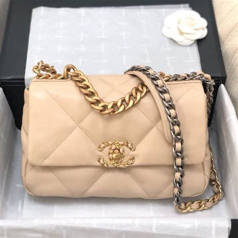 chanel 19 マキシ フラップ バッグ|Chanel 19 waist bag.